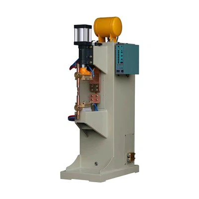 Qual é o nível de vibração de uma máquina de solda por pontos AC durante a op...